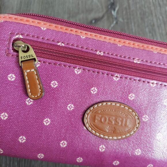 Fossil Magenta Coated Canvas Leather Trim Zip Around Credit Card Wallet - Picture 6 of 8